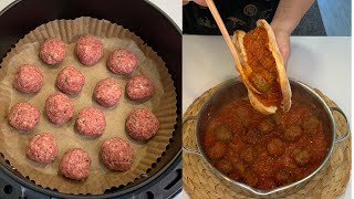 Deliziose polpette al sugo nella friggitrice ad aria finite in un succulento e squisito panino!