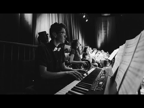 Osvobozené divadlo • směs melodií | Police Symphony Orchestra (Ježek, Voskovec, Werich)