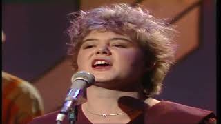 Maura O’Connell opens The Late Late Show performing the song ‘Send This Whisper’