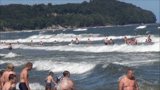 preview picture of video 'władysławowo, chłapowo -  2013 plaża, wysokie fale (22 lipca) Full HD 1080p'