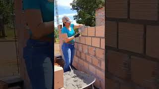 Download lagu Jika hidup tidak menjadi lebih muda, cobalah untuk menjadi lebih kuat...👷🏻‍♀️🏘 #Shorts mp3