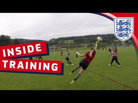 Flugparaden und unhaltbare Schüsse – Lionesses bereiten sich auf die Schweiz vor | Inside Training