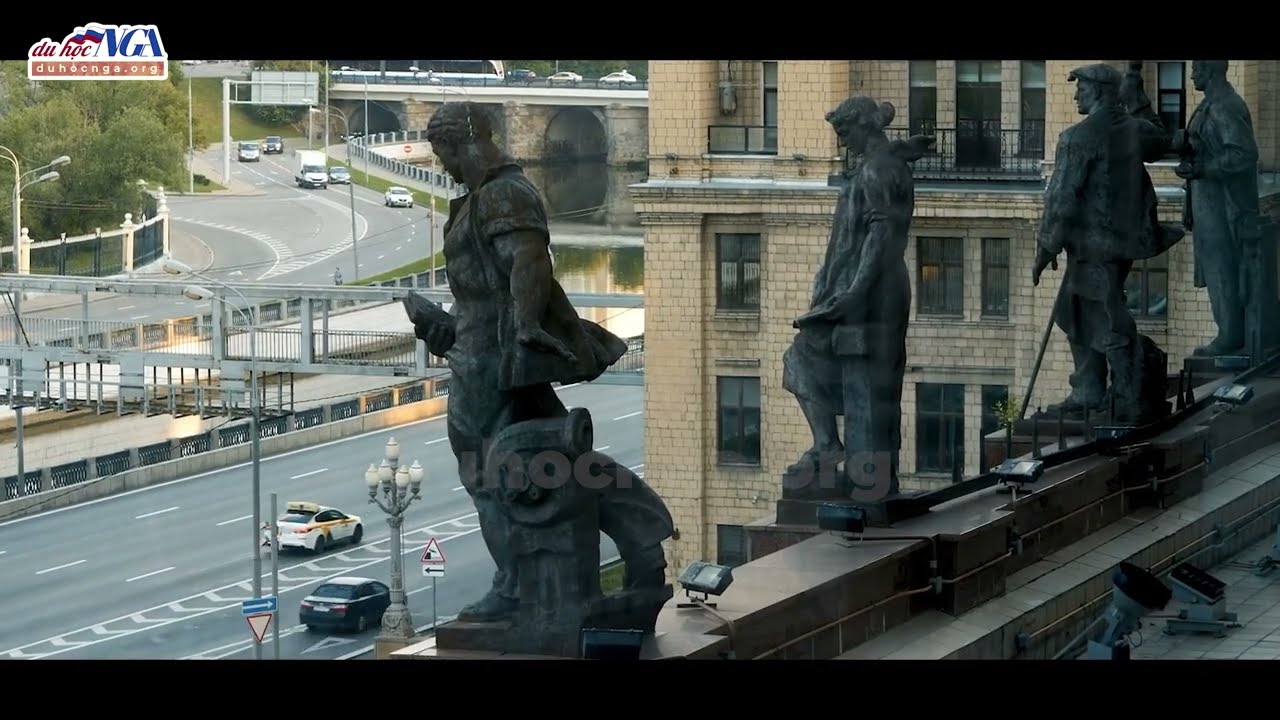 Tháng Tám ở Bauman