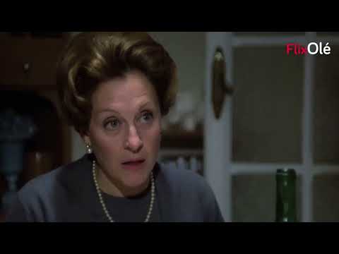 Irene Gutiérrez Caba and Emilio Gutiérrez Caba in 'Long Live the Middle Class' (1980)