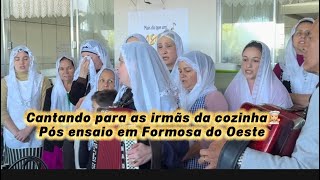 Cantando para as irmãs da cozinha 👩🏼🍳 pós ensaio regional em Formosa do Oeste PR, foi o céu 🎶