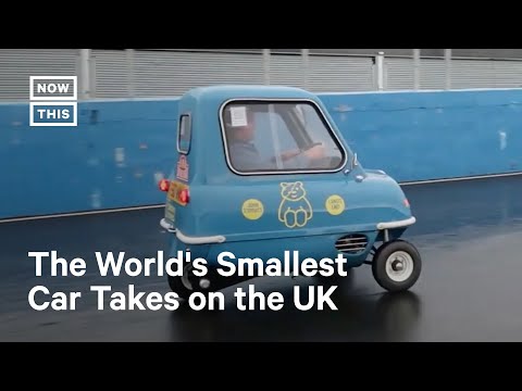 Un homme conduit la plus petite voiture du monde à travers le Royaume-Uni