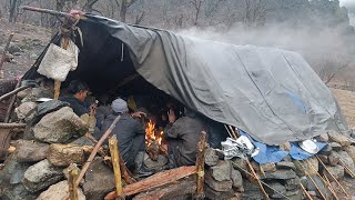 Download lagu Best Life in A Himalayan Shepherd’s During the Snowfall | Most Relaxing | Village Documentary Video  mp3