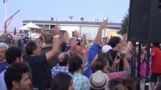 США 435: День Независимости-3 (4 июля 2013 года) - в гавани Sausalito играет музыка и вечереет