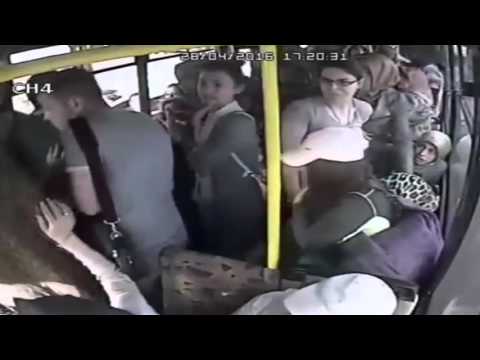 Домогался к турецкой девушке в автобусе