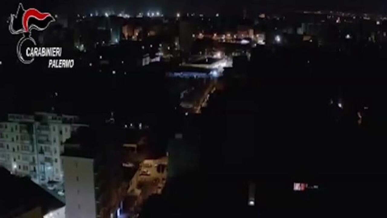 Carabinieri fermano 15 persone appartenenti alla banda del kalashnikov a Palermo