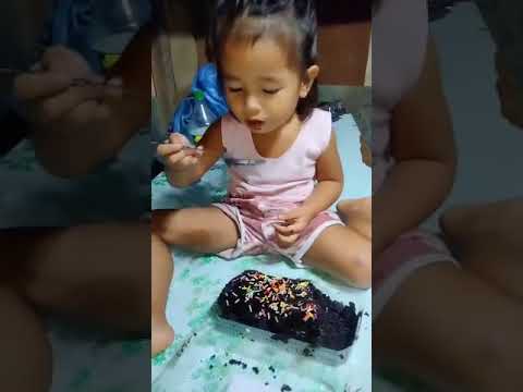 Cake Mukbang daw sya 😋