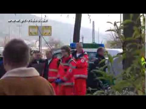 15.11.2013 - Heidelberg: Schwer verletzte Autofahrerin nach Unfall aus Auto befreit