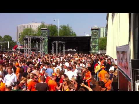 DJ D=P+CER @ Kennedyplein, Zodiak Commune Stage Queensday 2011