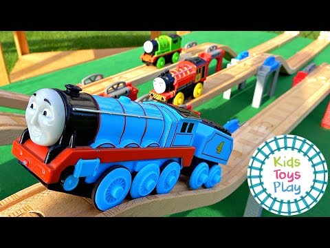 きかんしゃトーマスと友人電動木製鉄道ミステリーホイールレース (Thomas and Friends Motorized Wooden Railway Mystery Wheel Races)