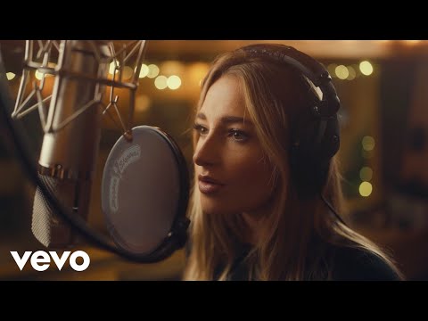 Never Been Closer - Erin Kinsey
