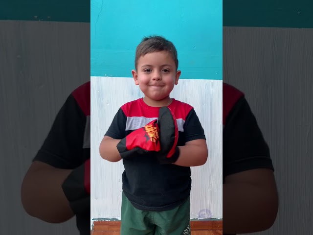 Vídeo relacionado con Traje de boxeo infantil de poliéster respetuoso con la piel, broches seguros para 100 días, atuendo de fotos para fiestas, accesorios de fotos de bebé, traje de boxeo