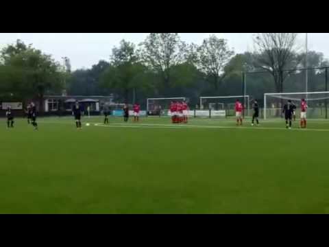 Keeper scoort vrije trap!