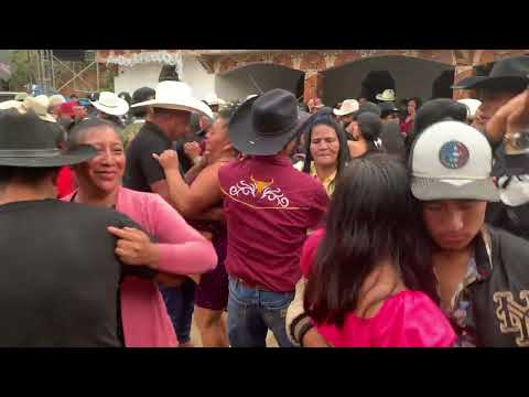 ASI BAILA MI GENTE DEL PINO ZAPOTON SAN CARLOS ALZATATE CON LA DIFERENCIA 