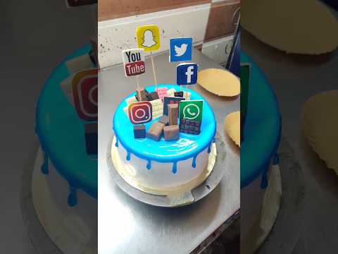 social media cake 🤩🤩🤩 #facebook #whatsapp #snapchat #instagram #twitter