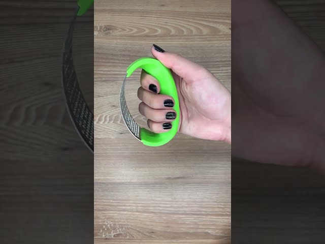 Vídeo relacionado con Kaiyzo Prensa Ajo Extra Grande, Aleación de Aluminio 5 en 1 Picador y Exprimidor Manual, Funda de Silicona Pelador y Cepillo Limpieza Incluidos, 16 x 5 cm, Multifunción