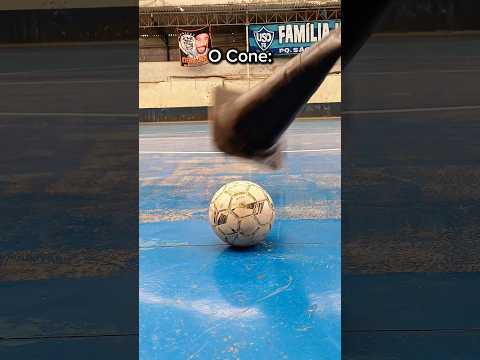 Porque os destro chutam fofo? 😂 #futebol #humor #football #futsal