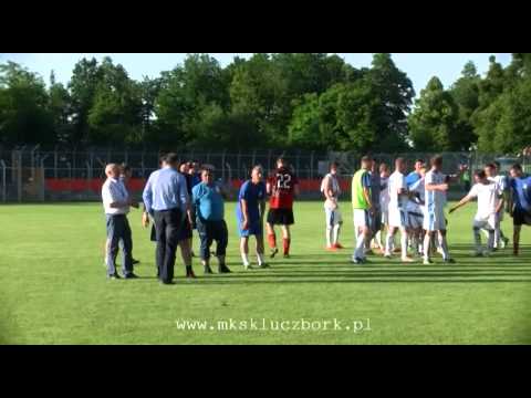 Radość na Stadionie Miejskim z utrzymania MKS u Kluczbork w II lidze