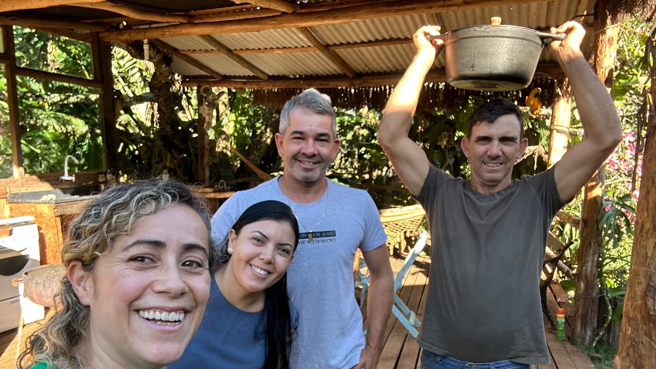 QUEM TEM AMIGO NÃO MORRE PAGÃO