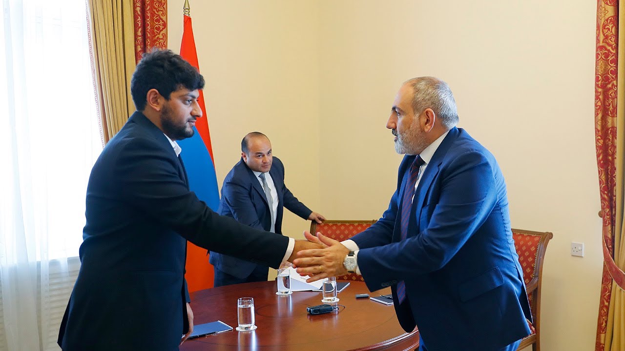 Վարչապետը հյուրընկալել է 44-օրյա պատերազմի հետևանքով հաշմանդամության ձեռք բերած Արամ Արզումանյանին