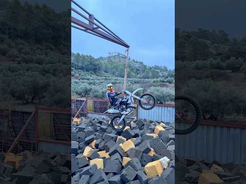 ASÍ SE SALE DE LA PISCINA DE ESPUMA!👌🏼 #freestyle #motocross #motos