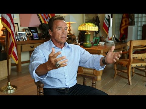 ARNOLD SCHWARZENEGGER speaks his native language 🇦🇹