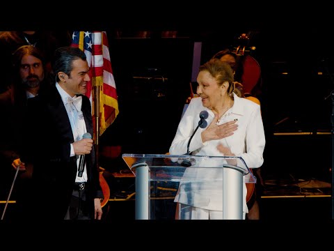 ۶ - ورود شهبانو فرح پهلوى - سخنرانى  Shahbanou enters to the venue