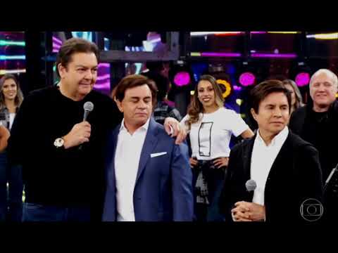 Leonardo gets emotional during tribute to Leandro on Faustão's show.
