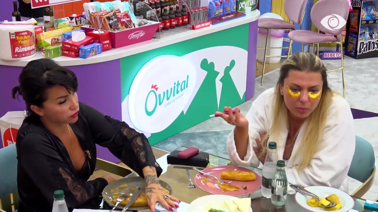 “Po më tall mua që mbeta me kokë në lavaman”/ Juli hedh batuta, Rike: Ngele duke thënë Erjola, bukë…