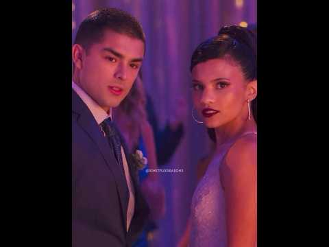 How Monse dances😂😂 // On my block