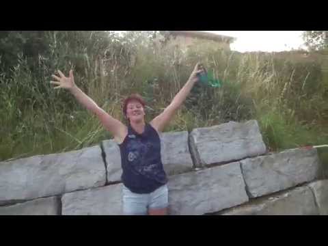 Belinda nominates Helmut for the Slip-Challenge