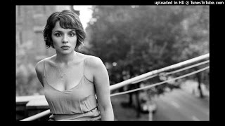 Norah Jones - Baby It&#39;s Cold Outside feat. Willie Nelson