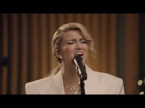 Tori Kelly - O Holy Night (From A Tori Kelly Christmas - Live From Capitol Studios)