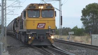 preview picture of video 'Trains in Australia ; QR coal train'
