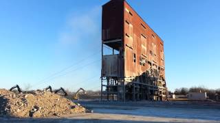 preview picture of video 'Fulton brick plant tower'