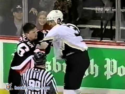 Adam Mair vs Wayne Primeau