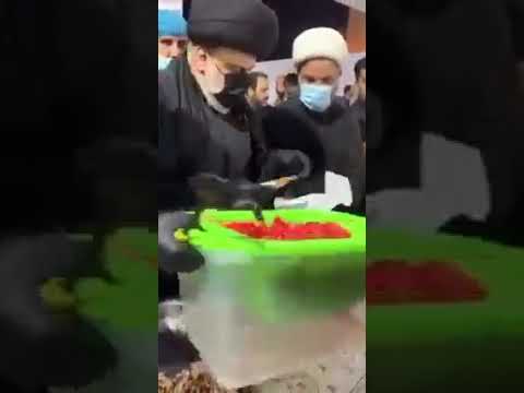 شاهد بالفيديو.. مقتدى الصدر يشارك المواكب الحسينية بتقديم الطعام لزوار الأربعينية على الطريق بين كربلاء والنجف