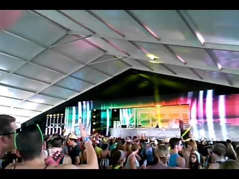 ELECTRIC ZOO 2012 CROWD WILDING OUT PART 1