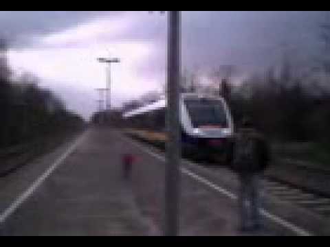 Einfahrt eines LINT 41 als Coesfelder (RB 45) in Hervest-Dorsten.3gp