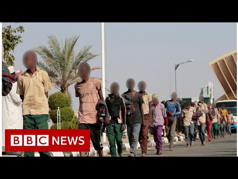 尼日利亞男孩被綁架後回家 - BBC News (Nigerian boys return home after kidnap ordeal - BBC News)