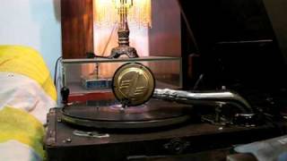 Grady Martin plays "Hot lips" at 78rpm on a "Paillard" post WWII