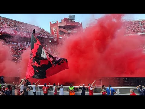 "recibimiento INDEPENDIENTE VS PLATENSE hinchada del rojo" Barra: La Barra del Rojo • Club: Independiente • País: Argentina