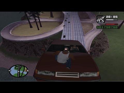 CJ leci na samochodzie