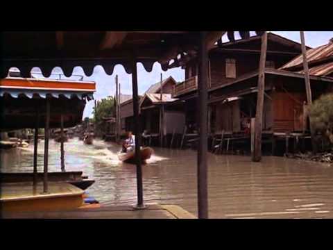 The Man With The Golden Gun (1974) - Bangkok boat scene
