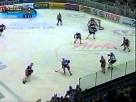 Jaakko Uhlbäckin maali Jokereita vastaan (SM-liigan 1. finaali 2002)