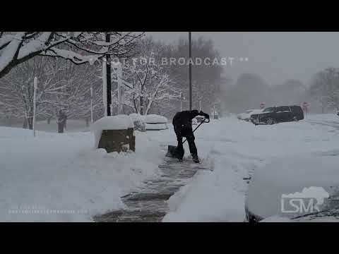 11-18-2022 Kalamazoo, Michigan - Michigan digging out,  M43 hwy backup